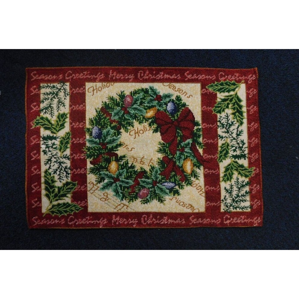 Christmas Wreath placemats - set of 4 -  18 x 12  Unbranded  EUC